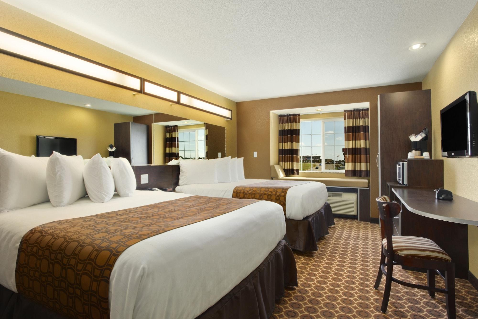 Microtel Inn & Suites By Wyndham Дикинсон Экстерьер фото