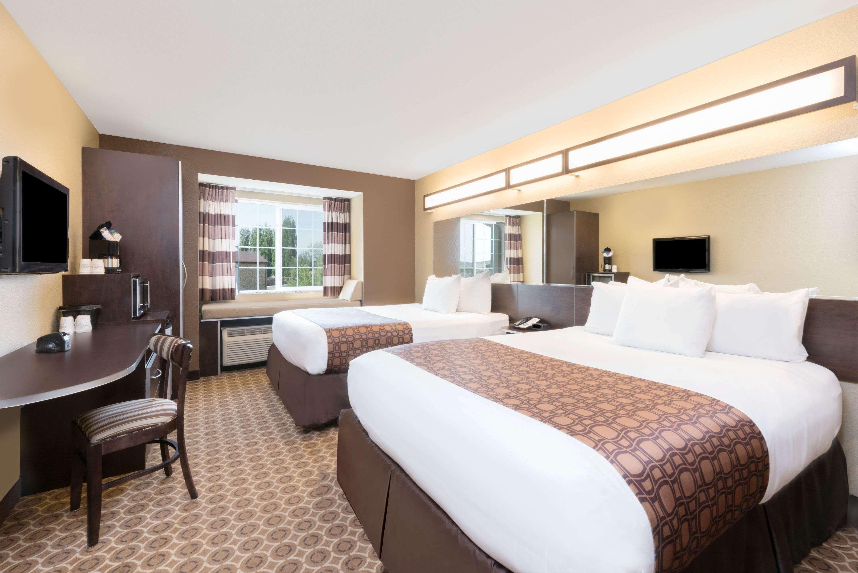 Microtel Inn & Suites By Wyndham Дикинсон Экстерьер фото