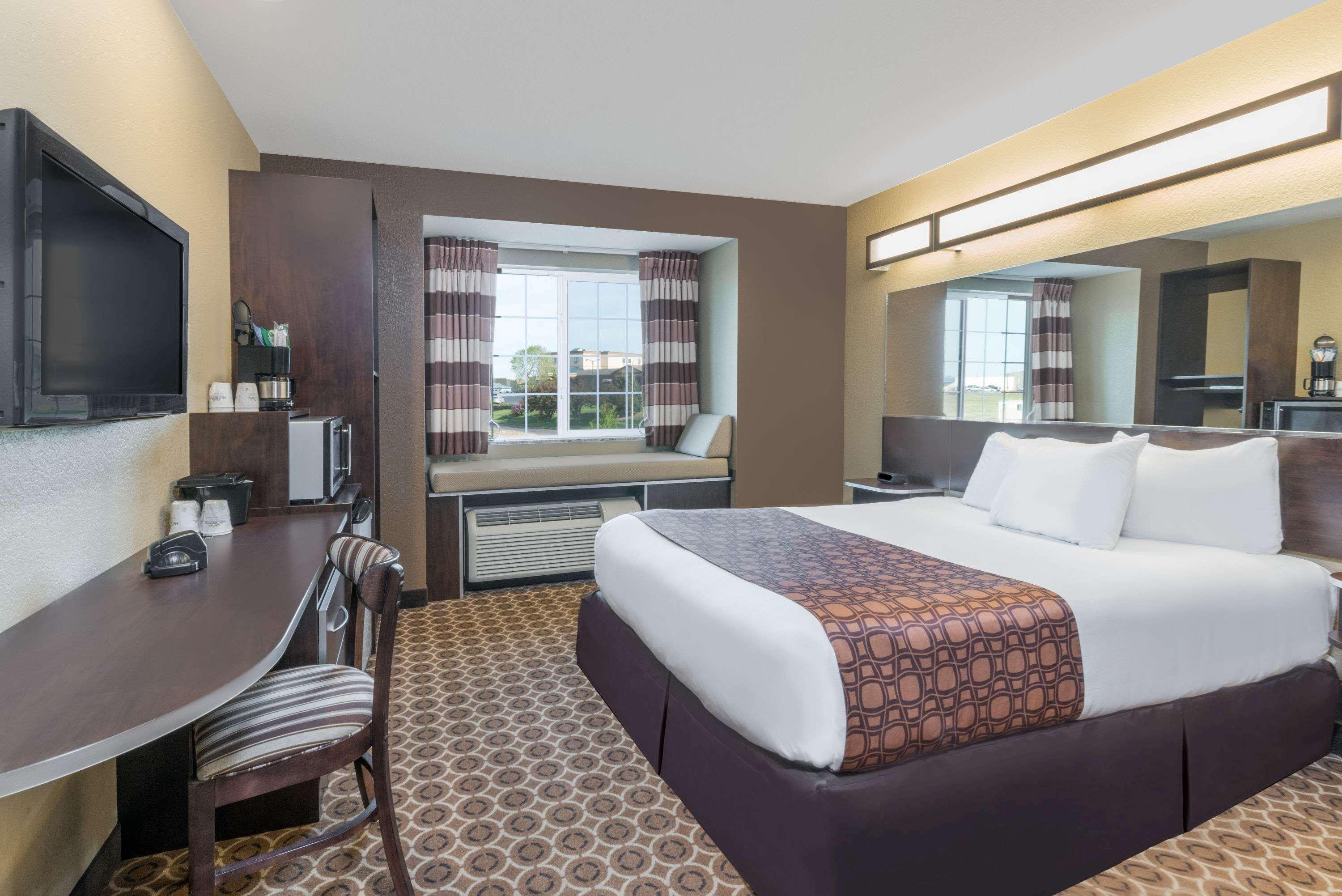Microtel Inn & Suites By Wyndham Дикинсон Экстерьер фото