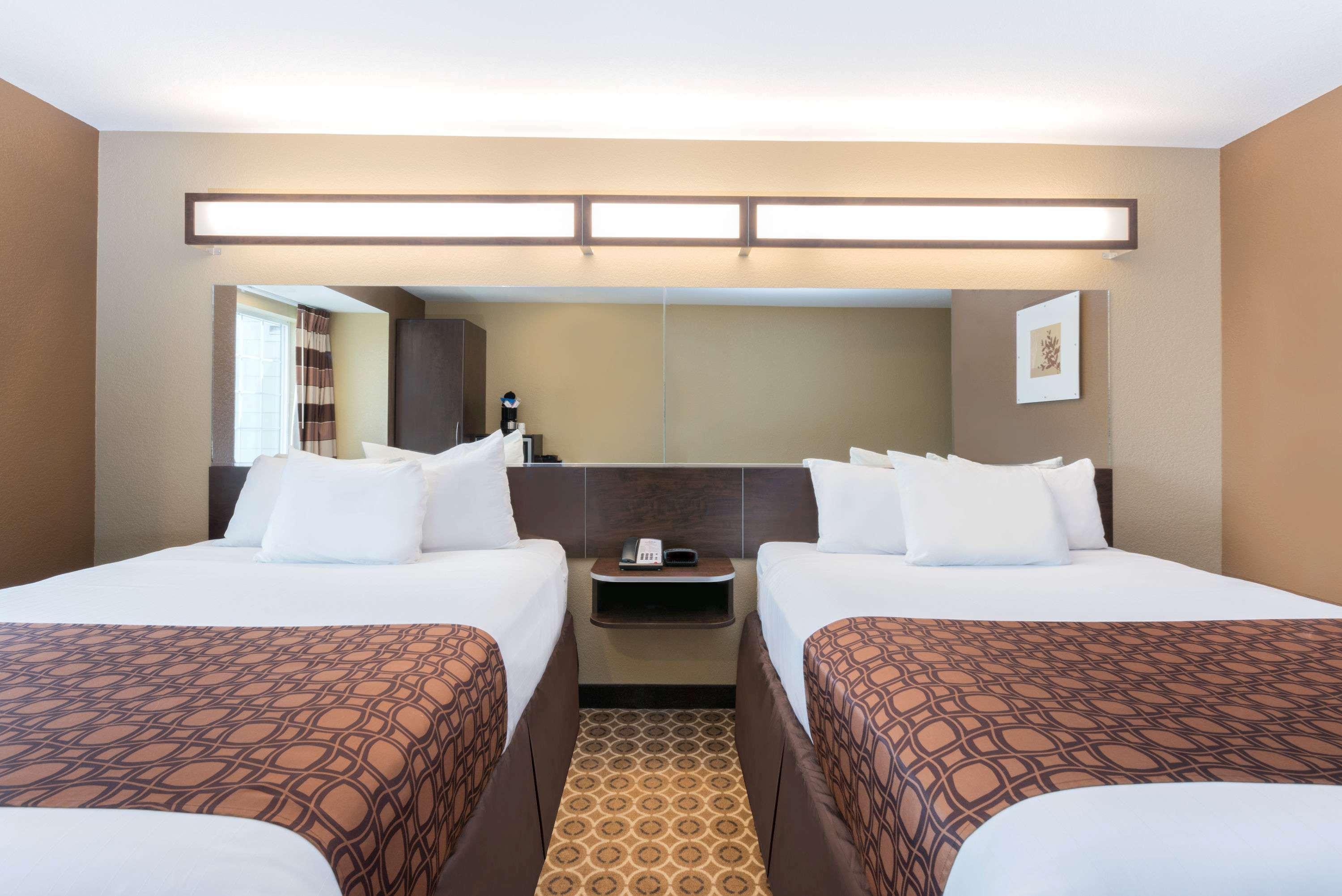 Microtel Inn & Suites By Wyndham Дикинсон Экстерьер фото