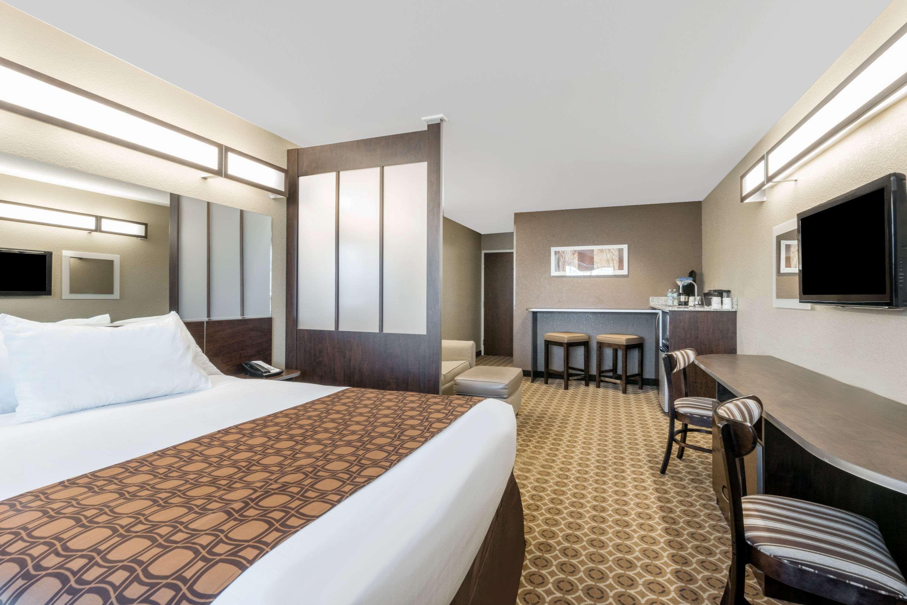 Microtel Inn & Suites By Wyndham Дикинсон Экстерьер фото