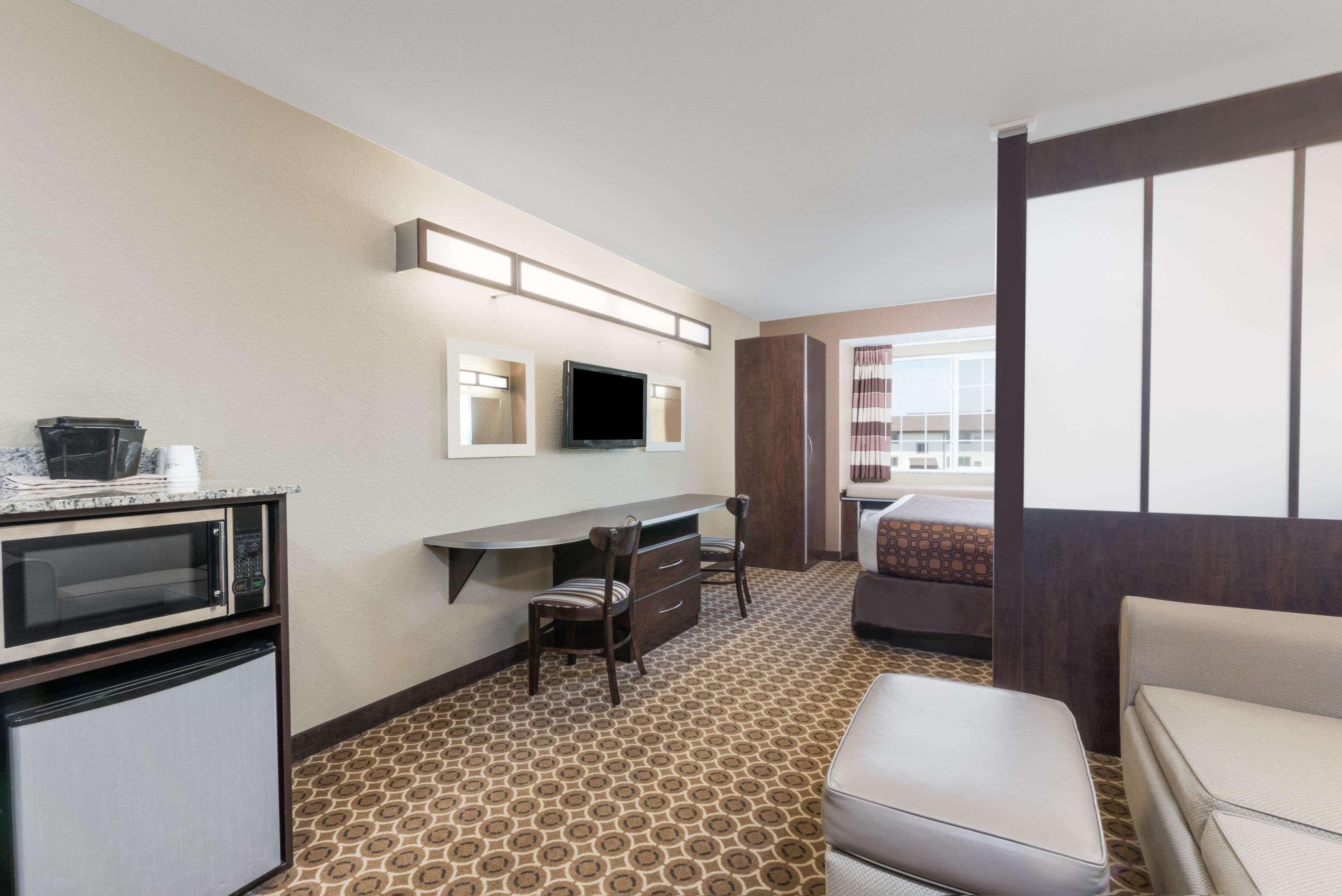 Microtel Inn & Suites By Wyndham Дикинсон Экстерьер фото