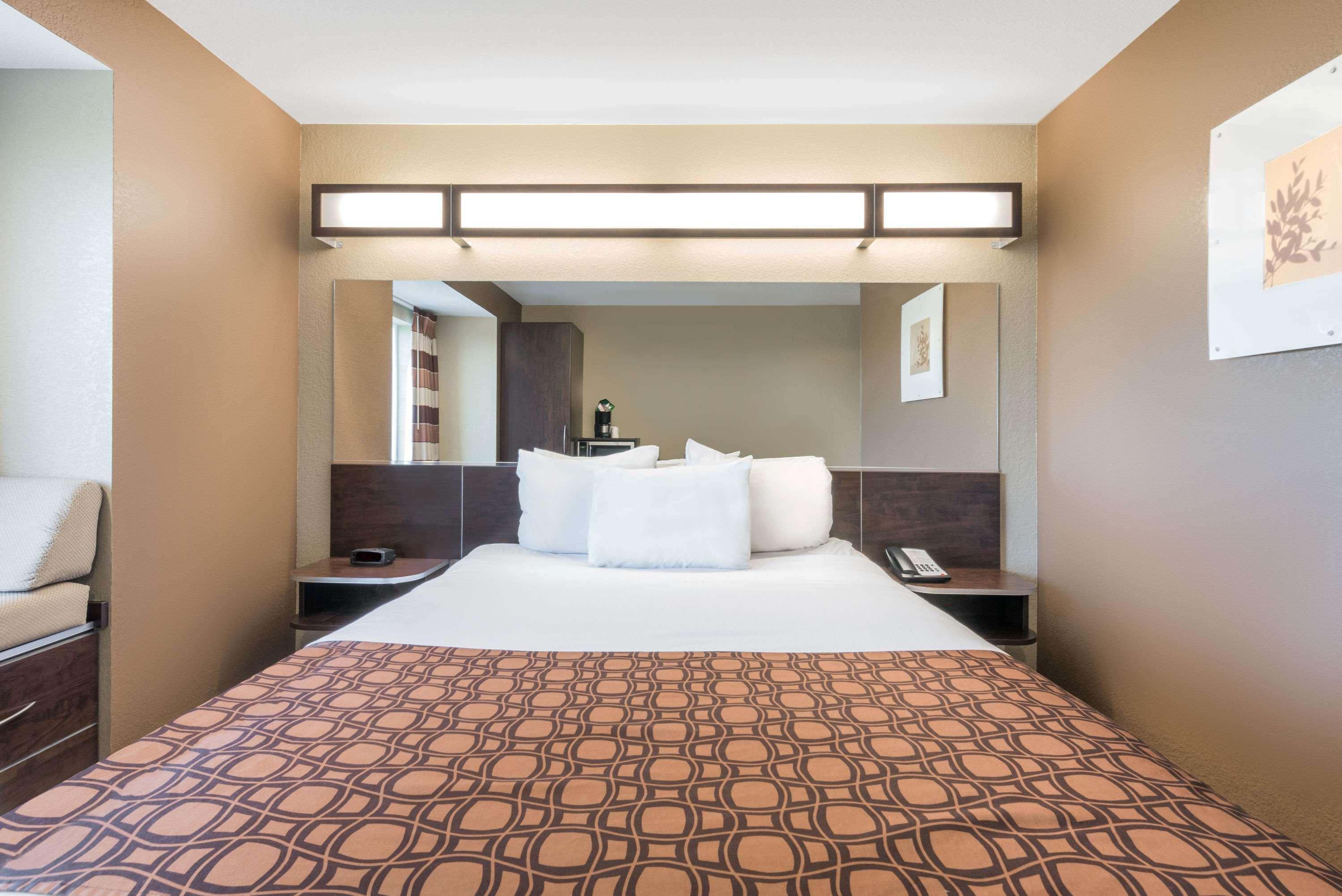 Microtel Inn & Suites By Wyndham Дикинсон Экстерьер фото