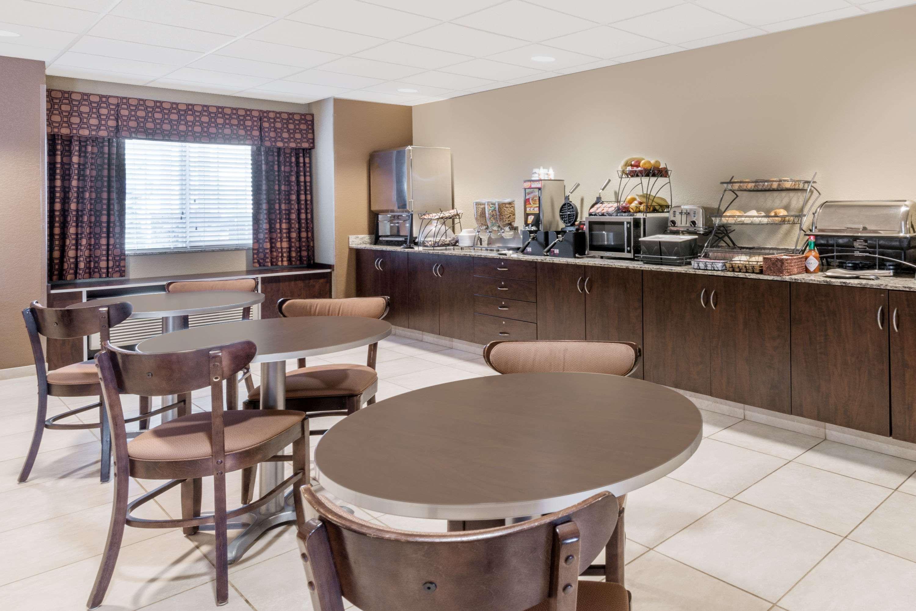 Microtel Inn & Suites By Wyndham Дикинсон Экстерьер фото