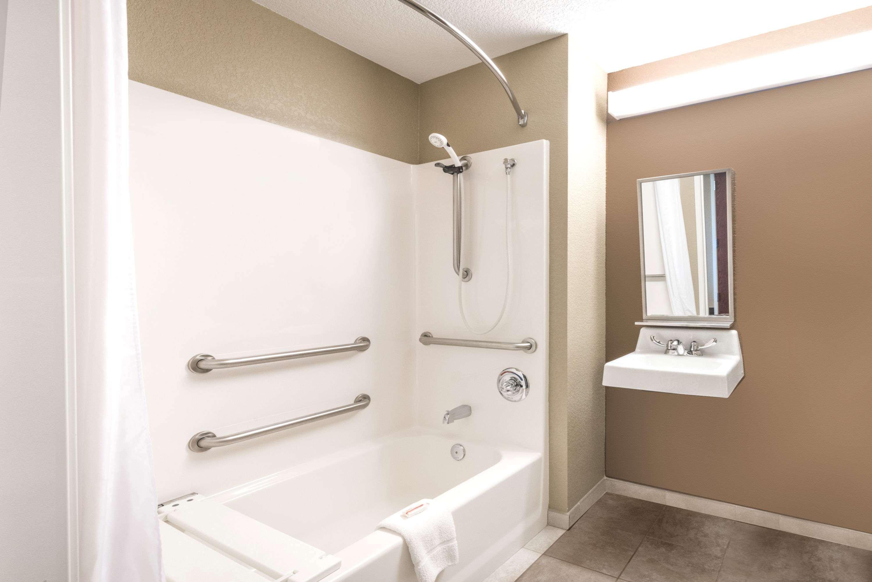 Microtel Inn & Suites By Wyndham Дикинсон Экстерьер фото